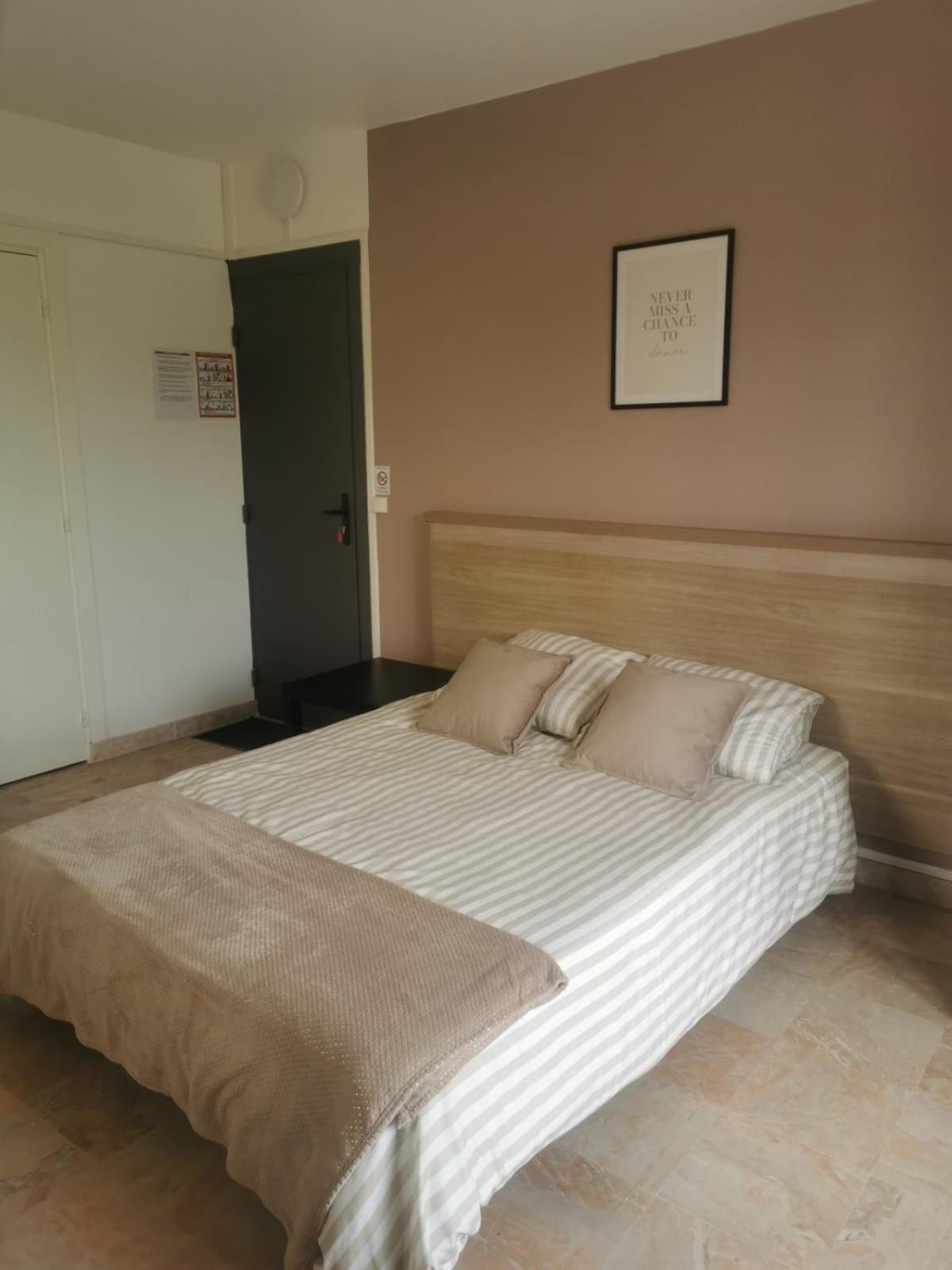 Appartement 2 , Disneyland - Parking Gratuit - Maison Des Platanes مو المظهر الخارجي الصورة