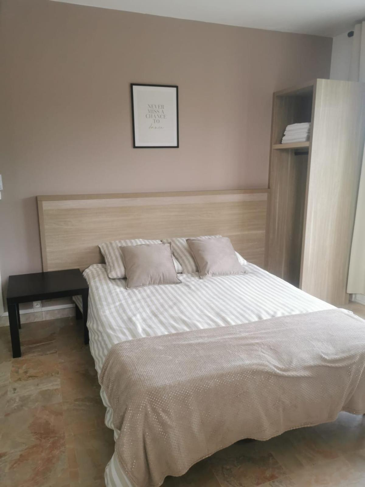 Appartement 2 , Disneyland - Parking Gratuit - Maison Des Platanes مو المظهر الخارجي الصورة